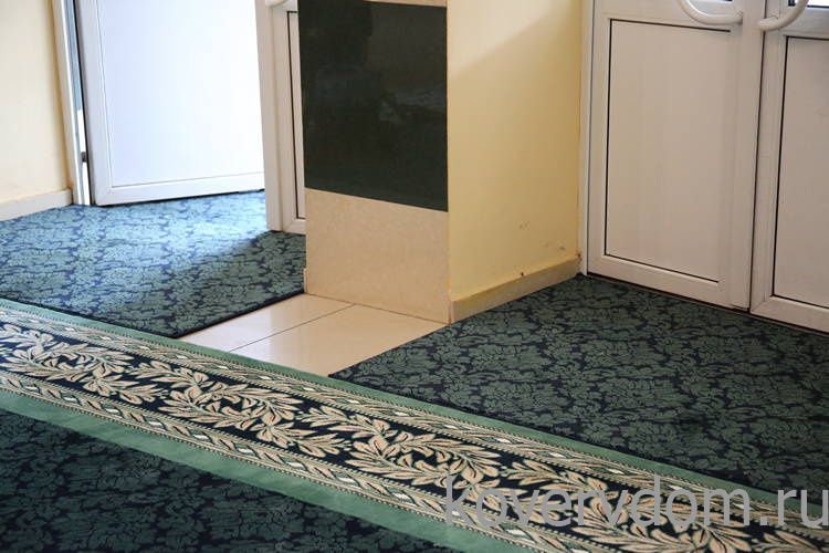 Ковер сшивной с символикой дома отдыха Ковер сшивной с символикой дома отдыха